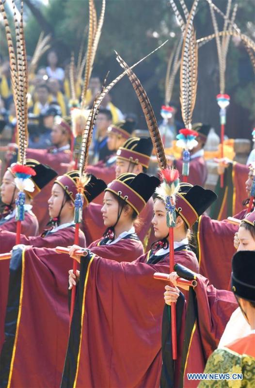 A ceremony is held to mark the 2,569th anniversary of the birth of ancient Chinese sage and educator Confucius at the Confucius Temple in Qufu, hometown of Confucius, in east China\'s Shandong Province, Sept. 28, 2016. Confucius (551-479 B.C.), an educator and philosopher, founded Confucianism, a school of thought that deeply influenced later generations. (Xinhua/Xu Suhui)