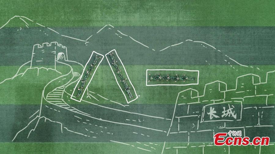 Drone photos show freshmen students of Fujian Normal University posing to form different patterns to mark their military training experience in Fuzhou City, East China’s Fujian Province. A total of 128 students lied on the ground or stood up to form numbers, Chinese characters and images in the creation. (Photo: China News Service/Chen Kekan)