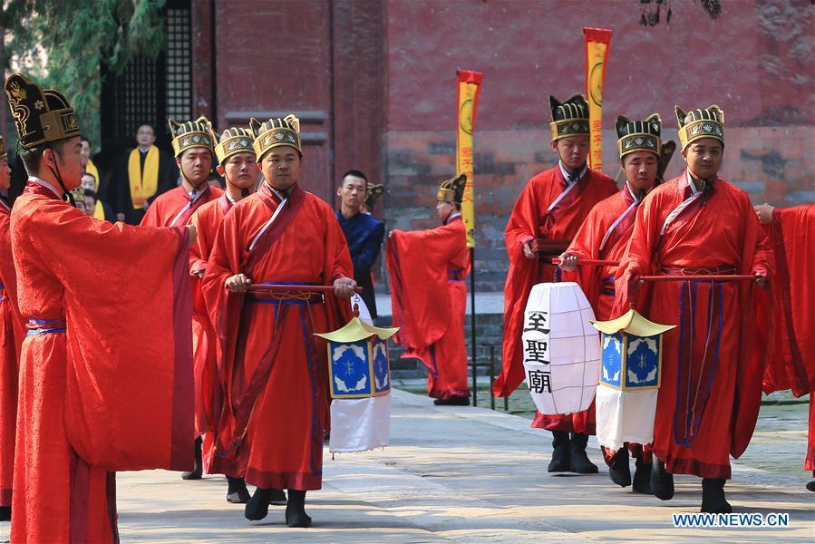 A ceremony is held to mark the 2,569th anniversary of the birth of ancient Chinese sage and educator Confucius at the Confucius Temple in Qufu, hometown of Confucius, in east China\'s Shandong Province, Sept. 28, 2016. Confucius (551-479 B.C.), an educator and philosopher, founded Confucianism, a school of thought that deeply influenced later generations. (Xinhua/Wang Nan)
