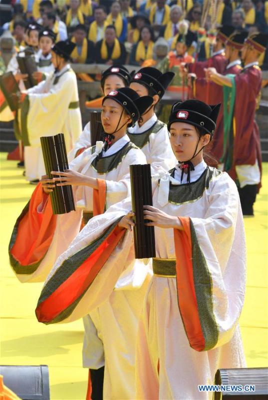 ceremony is held to mark the 2,569th anniversary of the birth of ancient Chinese sage and educator Confucius at the Confucius Temple in Qufu, hometown of Confucius, in east China\'s Shandong Province, Sept. 28, 2016. Confucius (551-479 B.C.), an educator and philosopher, founded Confucianism, a school of thought that deeply influenced later generations. (Xinhua/Xu Suhui)