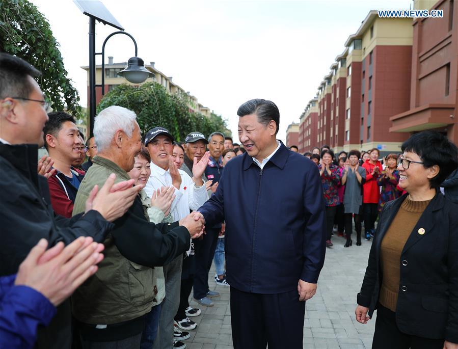 Chinese President Xi Jinping, also general secretary of the Communist Party of China (CPC) Central Committee and chairman of the Central Military Commission, visits Donghuayuan, a resettlement community for residents from coal-mining area in Fushun, northeast China\'s Liaoning Province, Sept. 28, 2018. (Xinhua/Xie Huanchi)