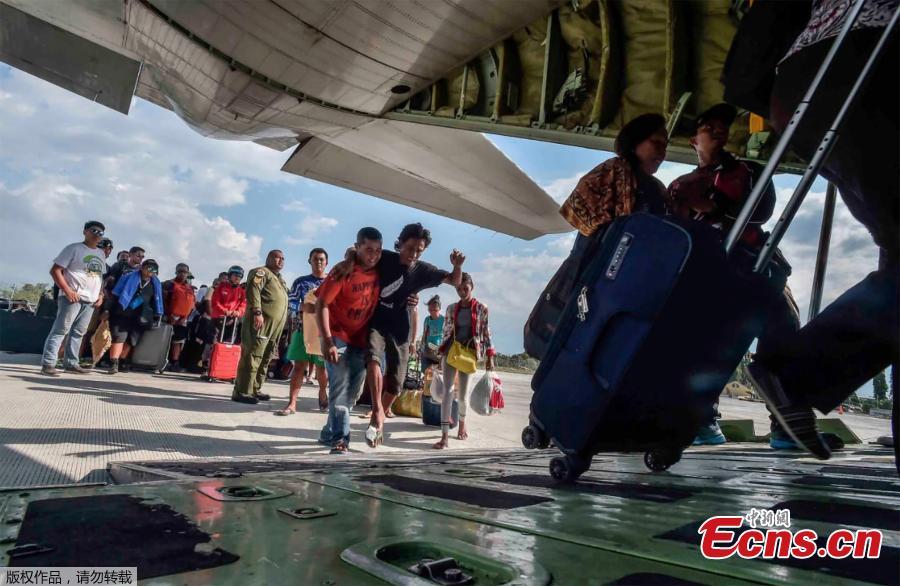 People injured or affected by the earthquake and tsunami are evacuated on an airforce plane in Palu, Central Sulawesi, Indonesia, September 30, 2018.  (Photo/Agencies)