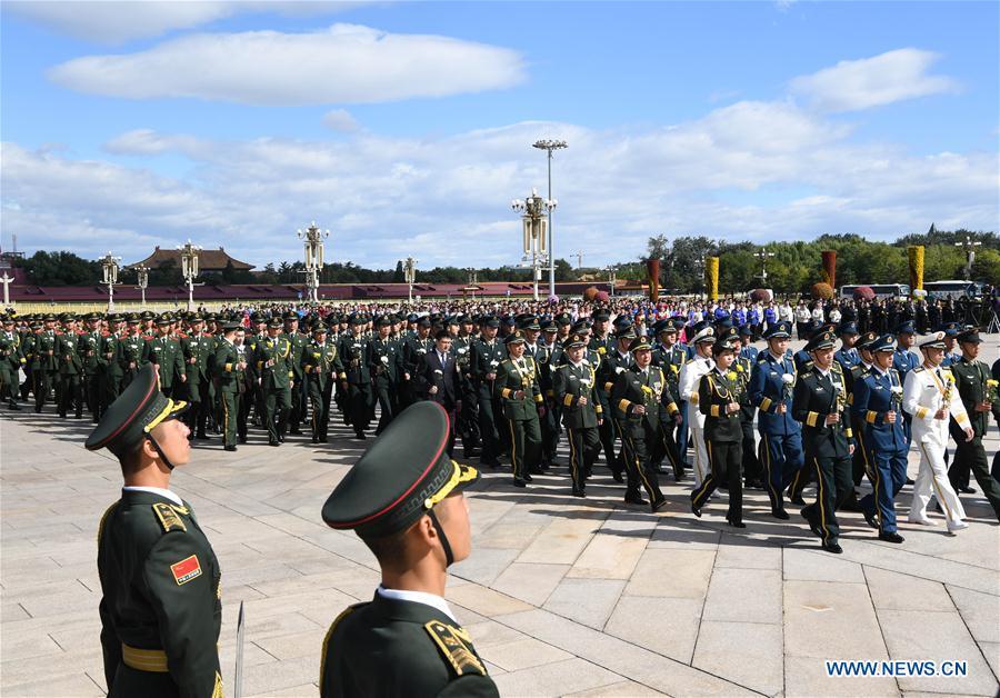 A ceremony to pay tribute and lay floral baskets to the Monument to the People\'s Heroes is held at Tian\'anmen Square in Beijing, capital of China, Sept. 30, 2018, on the occasion of the Martyrs\' Day. (Xinhua/Rao Aimin)