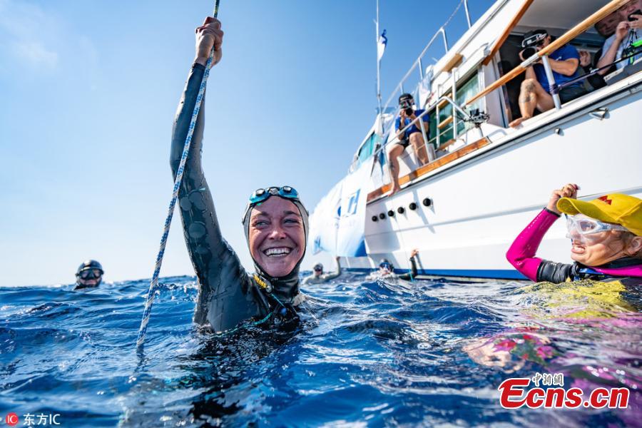 This is the incredible moment a woman breaks a world record by swimming more than 107 meters  in a free dive. Alessia Zecchini, from Rome, Italy, held her breath for more than three and a half minutes as she swam almost the length of a football field. (Photo/IC)