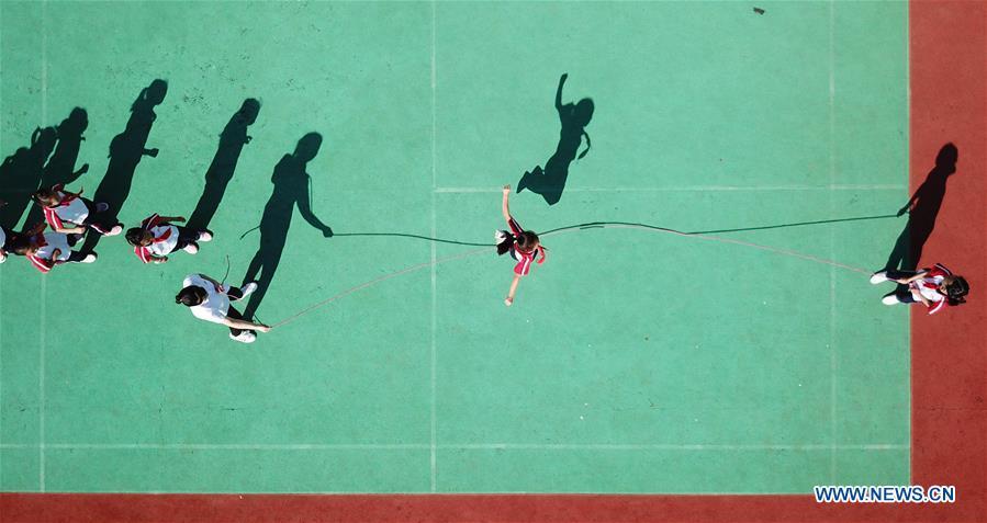 Aerial photo taken on Sept. 27, 2018 shows students playing rope skipping game at Xiaogang Primary School in Xiaogang Village of Fengyang County, east China\'s Anhui Province. Xiaogang, known as cradle of China\'s rural reform, witnessed great change in the past 40 years. (Xinhua/Cai Yang)