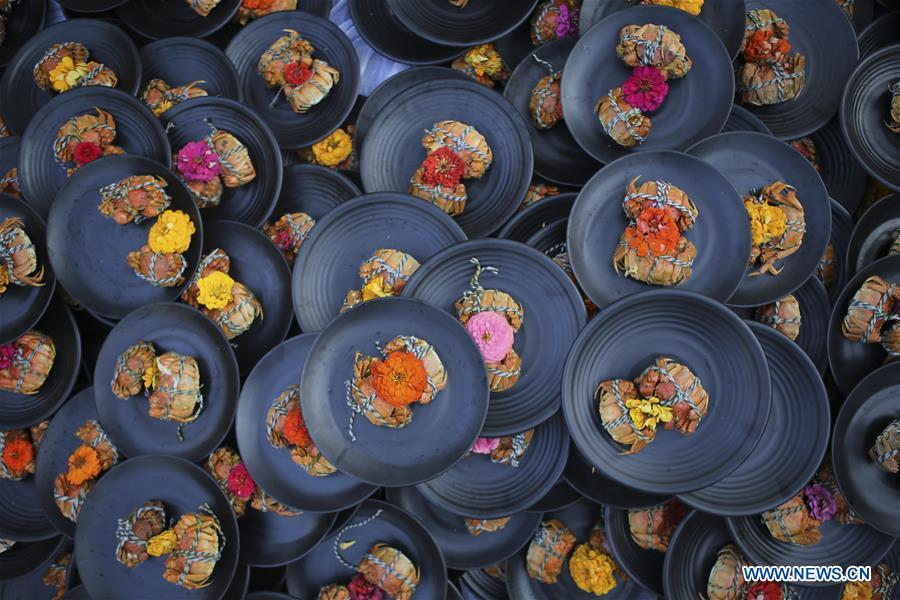 Photo taken on Oct. 2, 2018 shows crab dish during a feast in Hongze District of Huai\'an, east China\'s Jiangsu Province. Over 1,000 people participated in the activity here on Tuesday. (Xinhua/Wan Zhen)