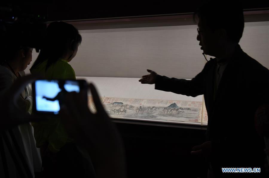 A staff introduces a work of Yuan Dynasty painter Zhao Mengfu (1254-1322) at the palace museum in Taipei, southeast China\'s Taiwan, Oct. 3, 2018. The museum will hold an exhibition under the title of \