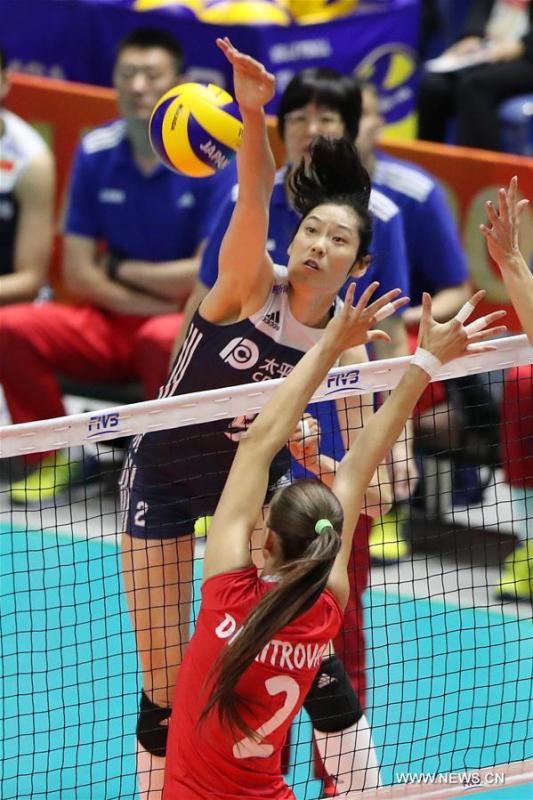 Zhu Ting (Top) of China spikes the ball during the Pool B match against Bulgaria at the 2018 Volleyball Women\'s World Championship in Sapporo, Japan, Oct. 3, 2018. China won 3-1. (Xinhua/Du Xiaoyi)