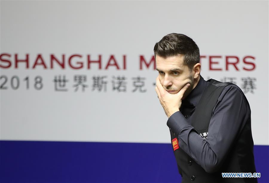 Mark Selby of England reacts during the quarterfinal match against Ding Junhui of China at 2018 World Snooker Shanghai Masters in Shanghai, east China, Sept. 13, 2018. (Xinhua/Ding Ting)