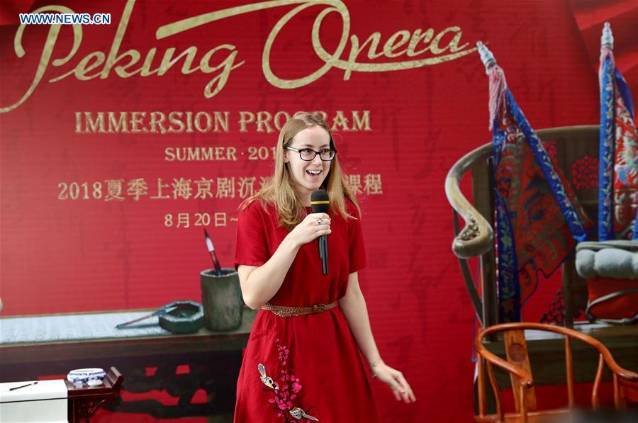 A student from Princeton University makes self-introduction at the opening ceremony of an immersion program for international students to learn about Peking Opera and Chinese aesthetics in Shanghai, east China, Aug. 20, 2018. (Xinhua/Liu Ying)