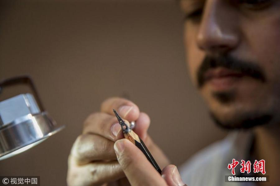 A artwork carved from the tip of pencil lead, by  Turkish artist Nihat Ozcan. Ozcan is one of the rare pencil carving artists in the world. He carves figures in miniature on the tips of pencils. (Photo/CFP)