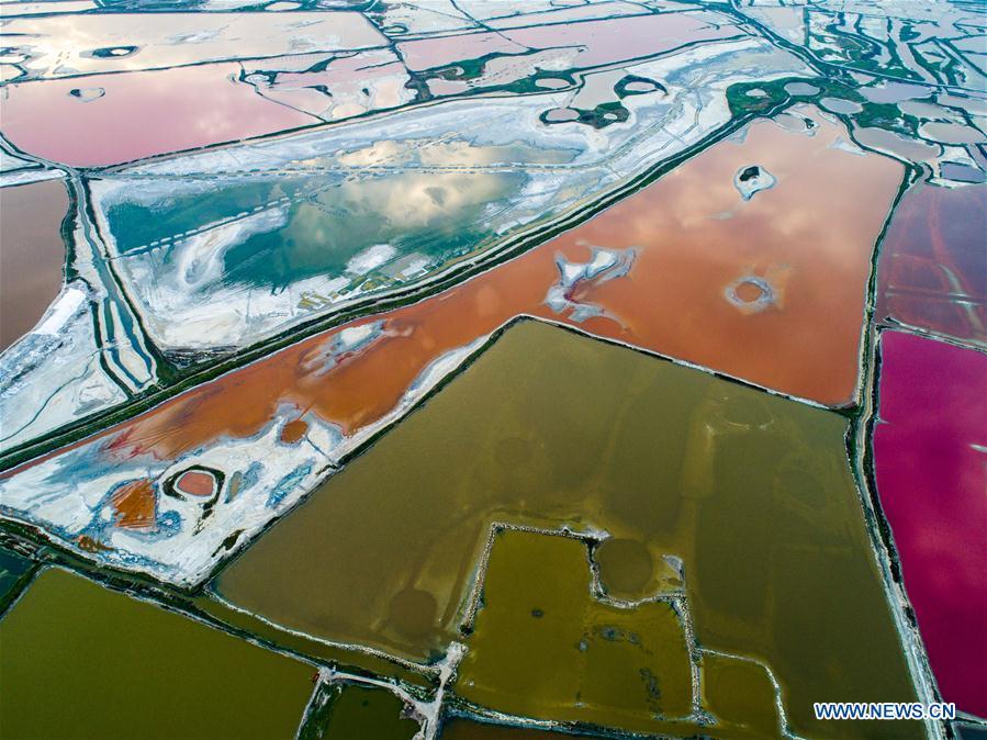 Aerial photo taken on Oct. 6, 2018 shows a view of the Yuncheng salt lake in Yuncheng, north China\'s Shanxi Province. (Xinhua/Shang Jianzhou)