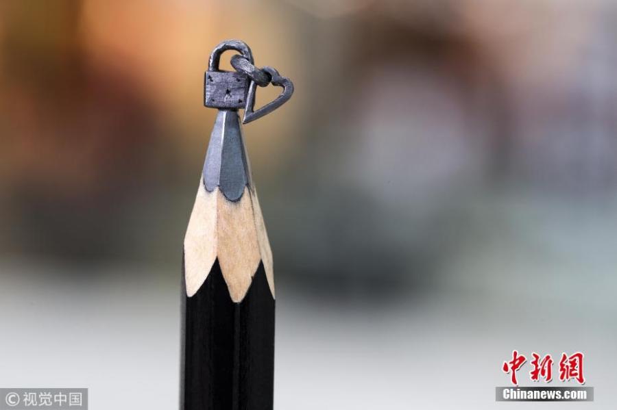A artwork carved from the tip of pencil lead, by  Turkish artist Nihat Ozcan. Ozcan is one of the rare pencil carving artists in the world. He carves figures in miniature on the tips of pencils. (Photo/CFP)