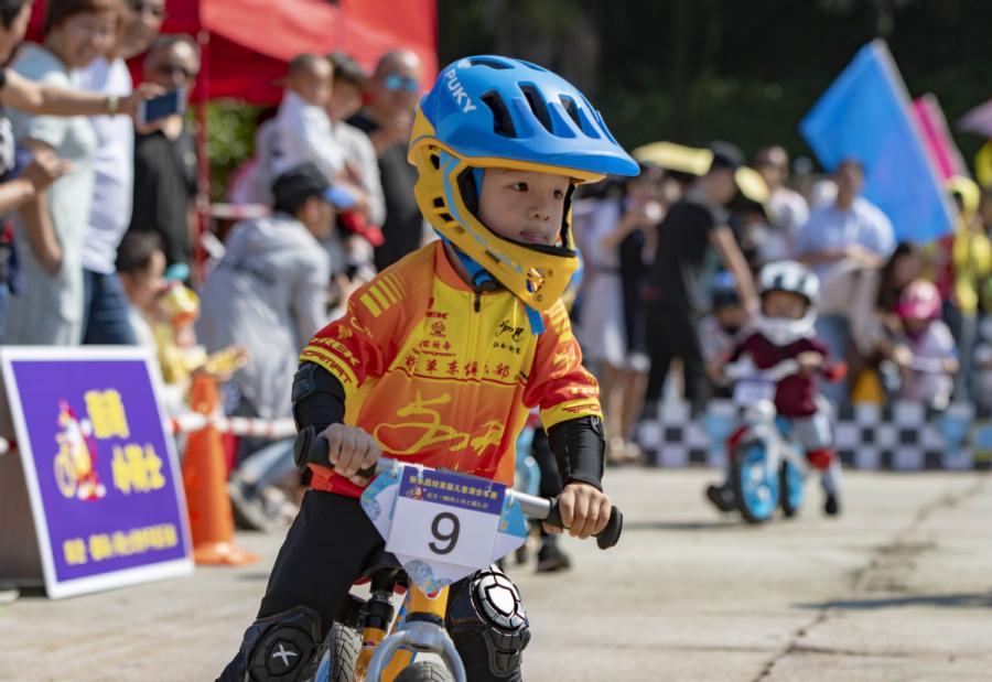 A boy takes part in a balance bike race in Xinyu city, East China\'s Jiangxi Province, on Oct. 5, 2018. (Photo/Xinhua)