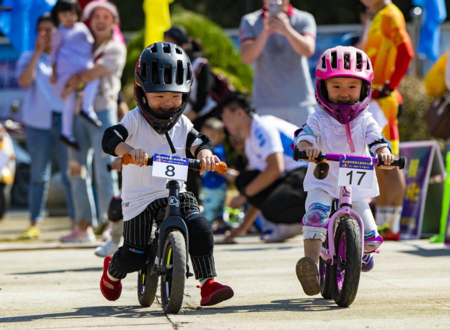 Children take part in a balance bike race in Xinyu city, East China\'s Jiangxi Province, on Oct. 5, 2018. (Photo/Xinhua)