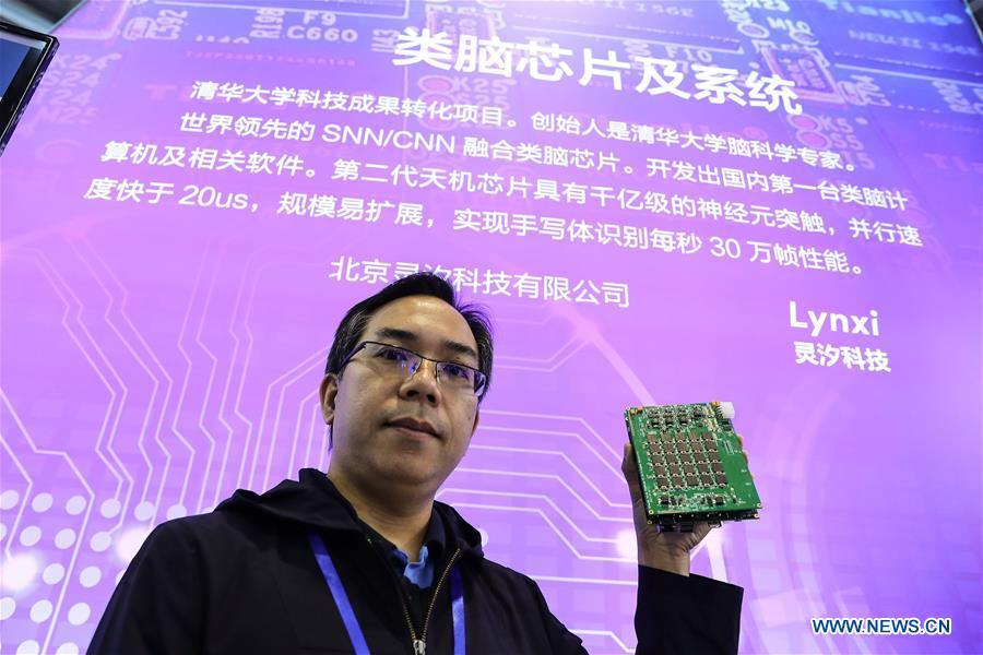 A staff member shows a deep learning chipset during a press preview of the 2018 National Mass Innovation and Entrepreneurship Week in Beijing, capital of China, Oct. 8, 2018. The weekly event will run from October 9 to 15. (Xinhua/Zhang Yuwei)