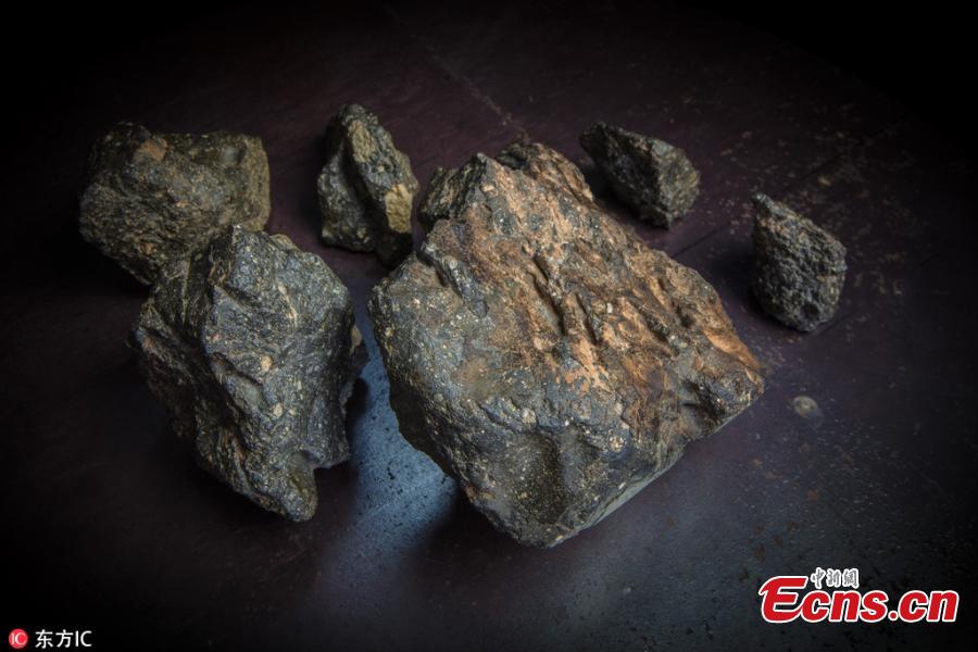 One of the largest lunar meteorites will be put up for auction in Boston later this month. The huge moon rock, which weighs just over 5.5 kilograms, is a unique specimen which crashed to Earth in 2017. The meteorite is comprised of six fragments which fit together perfectly. Known as ‘Buagaba’ or ‘The Moon Puzzle,’ it is now expected to sell for more than $500,000 as part of the Space Exploration Sale. (Photo/IC)