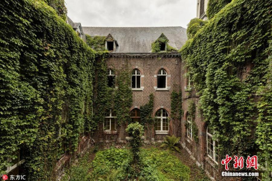 Photographer James Kerwin has spent his free time rediscovering forgotten buildings in the backlands of France, Italy and eastern Europe. Kerwin is part of a group of urban explorers who document abandoned structures, casting these dilapidated relics in a new light. These images of green-filled spaces show the inherent beauty of nature and its power to reclaim these man-made structures. (Photo/IC)
