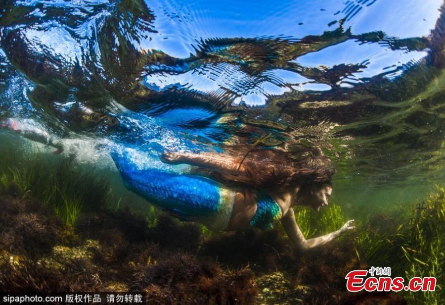 Model Anastasia Slobodchikova poses wearing a mermaid tail costume on Russky Island in the Akhlestysheva Bay off Vladivostok, Oct. 3, 2018. (Photo/Sipaphoto)