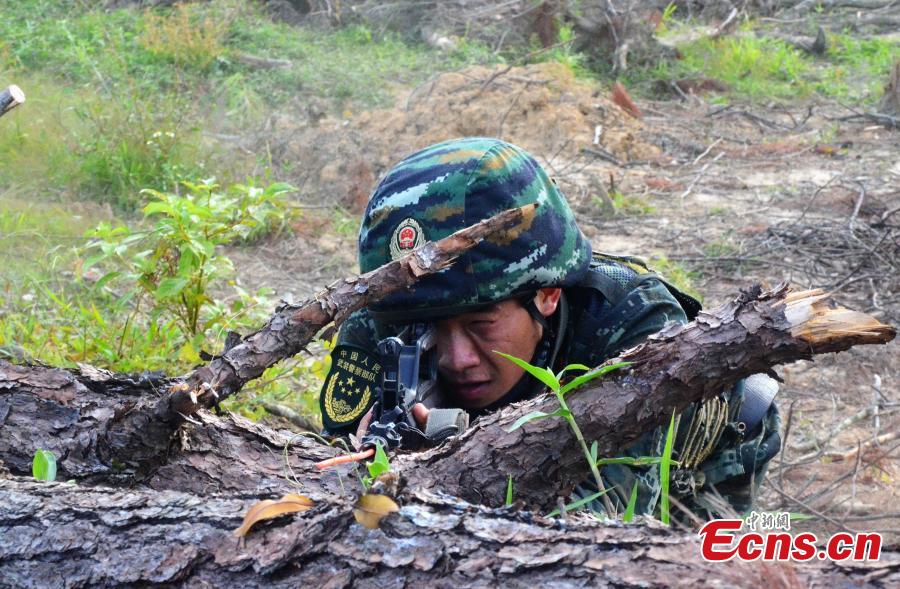 Some 200 Chinese armed police officers receive training in Fangchenggang City, South China’s Guangxi Zhuang Autonomous Region. The week-long training includes demanding search and rescue operations in mountain and forest settings, and rapid response to infection outbreak scenarios. (Photo: China News Service/Cui Cheng)