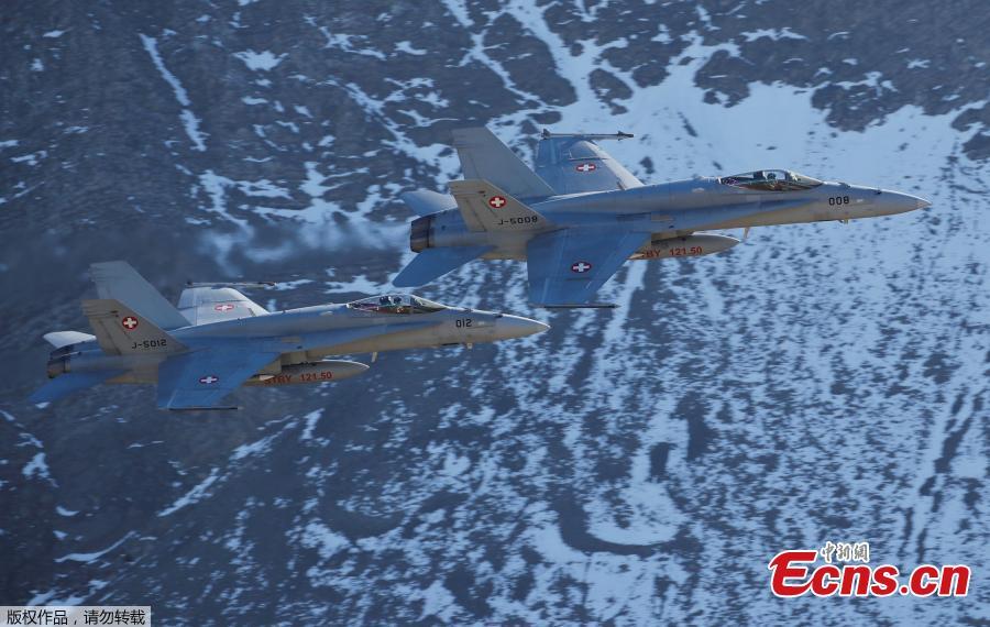 Swiss Air Force F/A 18 Hornet fighter jets perform during a flight demonstration of the Swiss Air Force over the Axalp in the Bernese Oberland, Switzerland, Oct. 10, 2018. (Photo/Agencies)