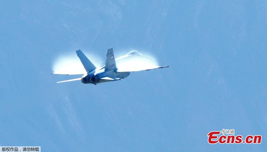 A Swiss Air Force F/A 18 Hornet fighter jet performs during a flight demonstration of the Swiss Air Force over the Axalp in the Bernese Oberland, Switzerland, Oct. 10, 2018. (Photo/Agencies)