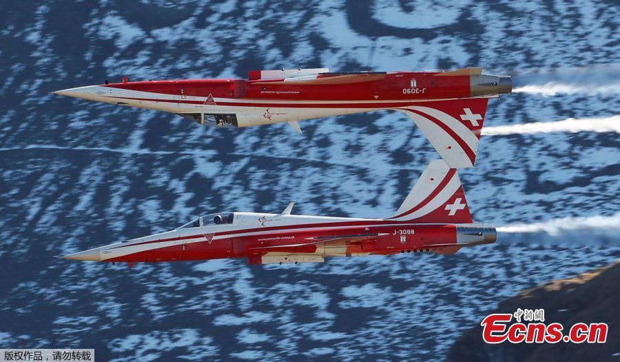 Members of the Patrouille Suisse perform in their Swiss Air Force Northrop F-5E Tiger II fighter jets during a flight demonstration of the Swiss Air Force over the Axalp in the Bernese Oberland, Switzerland, Oct. 10, 2018. (Photo/Agencies)
