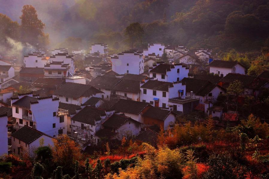Autumn scenery of an ancient village in Wuyuan county, Jiangxi Province, Oct. 12, 2018. (Photo/Asianewsphoto)