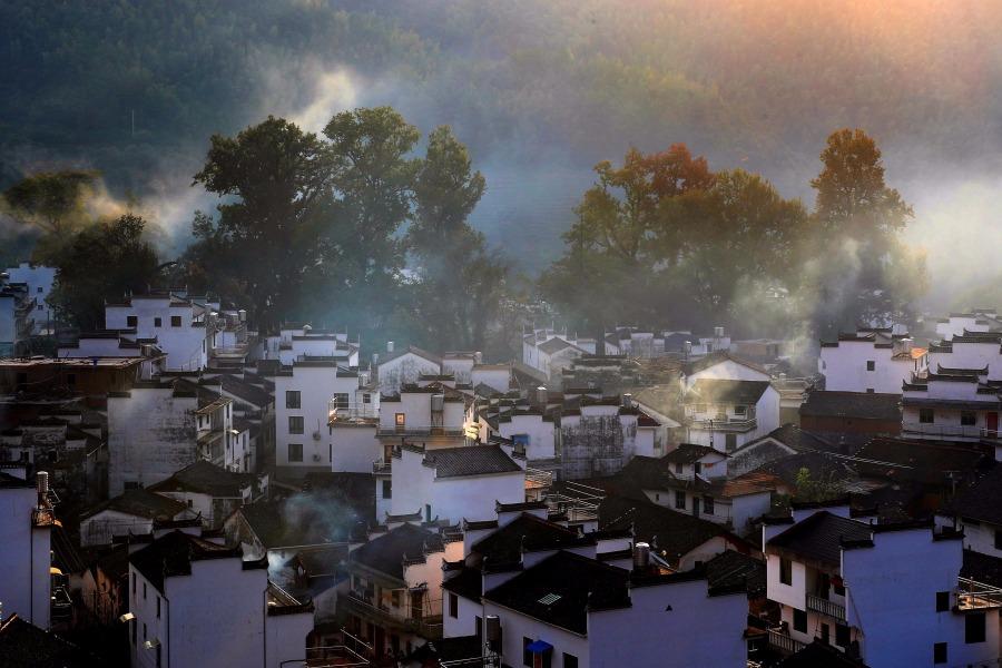 Autumn scenery of an ancient village in Wuyuan county, Jiangxi Province, Oct. 12, 2018. (Photo/Asianewsphoto)