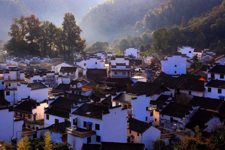 Autumn scenery of an ancient village in Wuyuan county, Jiangxi Province, Oct. 12, 2018. (Photo/Asianewsphoto)