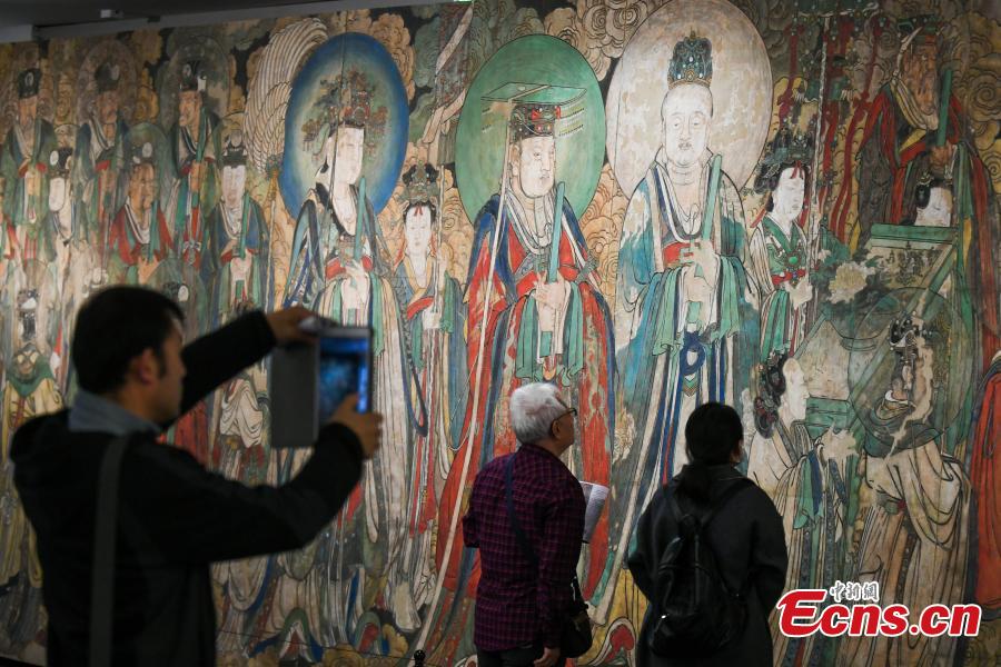Visitors look at a replica of Chao Yuan Tu (Pictures of Paying Homage to the Origin), the famous wall murals that depict the story of Taoism in Yongle Temple, at the Taiyuan Art Museum in Taiyuan City, North China’s Shanxi Province, Oct. 11, 2018. The life-size replica was created using high-tech means. The museum is exhibiting 80 replicas of ancient original murals from China but now collected in other countries. (Photo: China News Service/Wu Junjie)