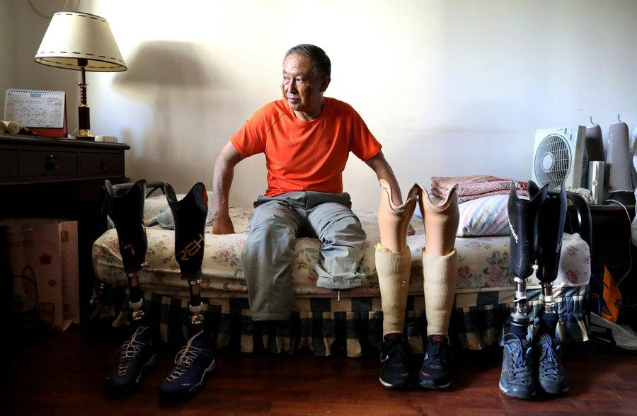 Xia rests at his home in Beijing. (Photo/China Daily)

After achieving the feat on May 14, he returned to Beijing to receive medical treatment. But over the past five months he has visited many parts of the country, giving speeches to the public about Qomolangma, the lack of oxygen there, the mountaineering equipment needed to climb it and the risks he faced.