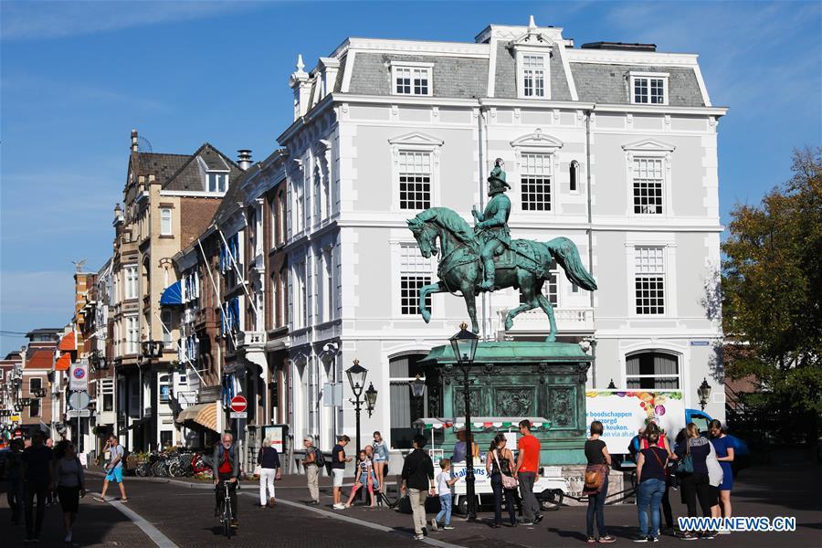 People go sightseeing in the Hague, the Netherlands, Oct. 13, 2018. (Xinhua/Zheng Huansong)