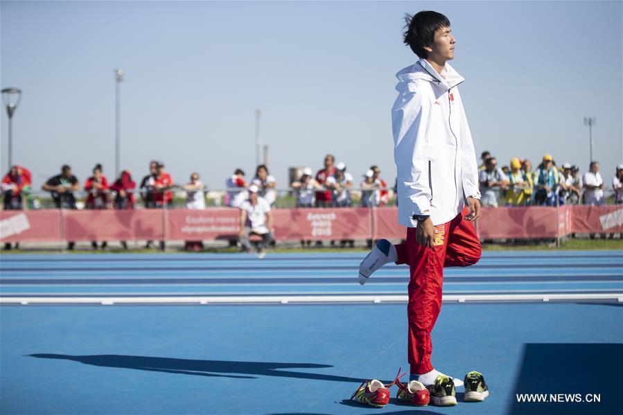 Chen Long of China warms up during the men\'s high jump of athletics event at the 2018 Summer Youth Olympic Games in Buenos Aires, Argentina, on Oct. 14, 2018. Chen won the gold medal. (Xinhua/Li Ming)