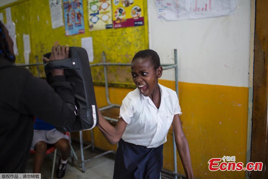 Girls practice self-defense methods during a session with NGO Action Breaks Silence (ABS) called \'Empowerment through Self-defense for Women and Girls\' which aims to create a world free form fear of gender based violence, at Mbuyisa Makhubu Primary School in the area of Orlando West, in the South African township of Soweto, on October 10, 2018. (Photo/Agencies)