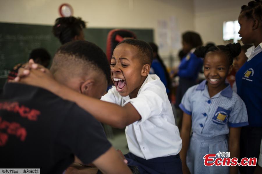 Girls practice self-defense methods during a session with NGO Action Breaks Silence (ABS) called \'Empowerment through self-defense for women and girls\' which aims to create a world free form fear of gender based violence, at Mbuyisa Makhubu Primary School in the area of Orlando West, in the South African township of Soweto, on October 10, 2018. (Photo/Agencies)