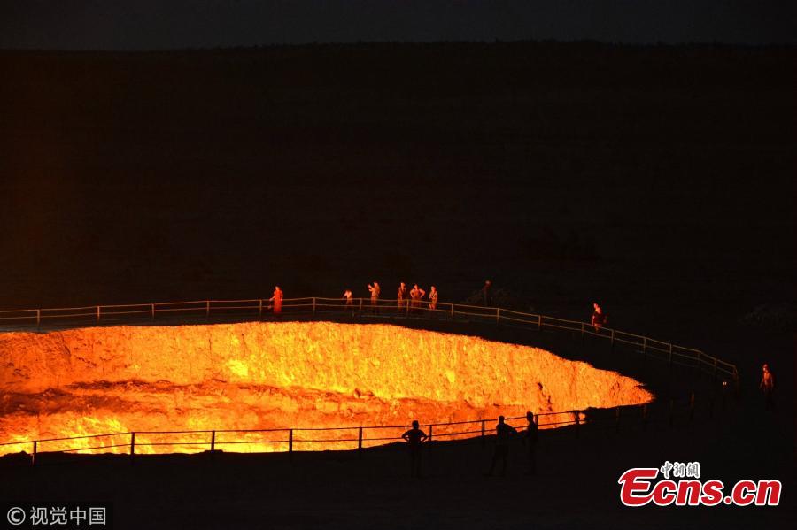 The \'Door to Hell,\' also known as the Crater of Fire, is a natural gas field in Derweze, Turkmenistan, that collapsed into an underground cavern in 1971, becoming a natural gas crater. Geologists set it on fire to prevent the spread of methane gas, and it has been burning continuously since then. The crater is a popular tourist attraction. (Photo/VCG)