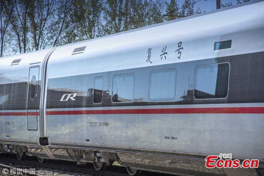An extended version of the Fuxing bullet train at the China National Railway Test Center in Beijing. With a design speed of 350 kilometers per hour, the new train is 439.8 meters long with 17 carriages, which can carry 1,283 passengers. It will be put into use on the Beijing-Shanghai high-speed railway next year. (Photo/VCG)