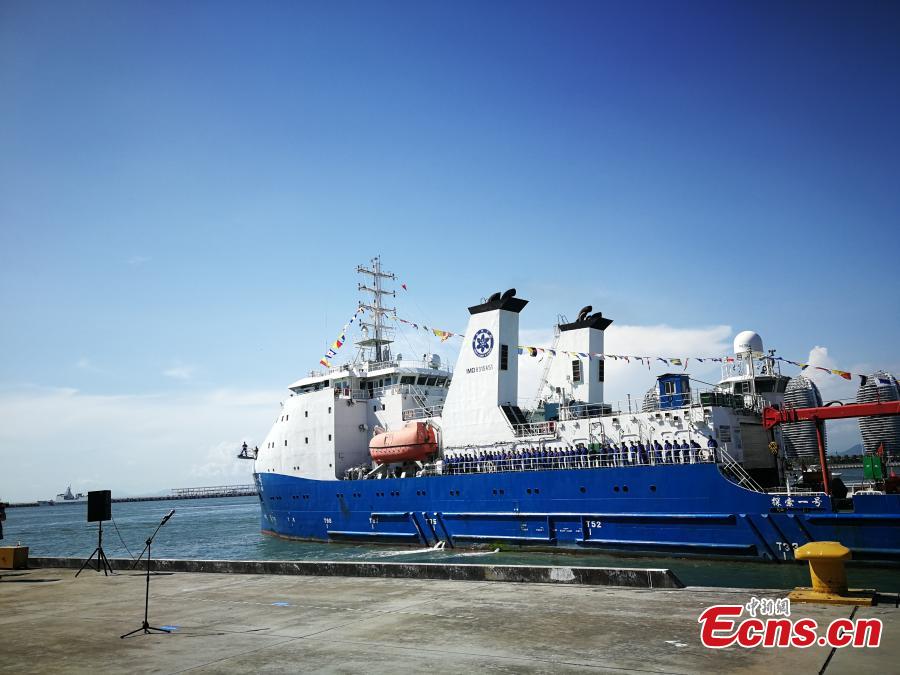 The oceanic research vessel Tansuo-1 returns to the home port in Sanya, south China\'s Hainan Province, Oct. 16, 2018. A team of 59 Chinese researchers returned Tuesday to Sanya from the Mariana Trench after completing a 54-day, 7,292-nautical-mile deep-sea research mission.(Photo: China News Service/ Liu Yufei)