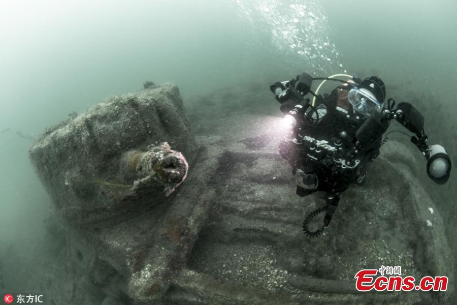 Photo taken by Paul Pettitt shows war tanks sunk during Operation Smash - a huge training exercise held on a Dorset beach in April 1944, just weeks ahead of the Normandy landings in 1944. Six lives were lost during the drill. Paul Pettitt, who photographed the wrecks with his wife Alison, said those pictures were done over the course of a whole summer. (Photo/IC)