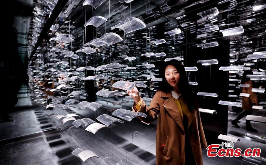 The Beijing Hutong Museum, located at No. 77 Dongsi Sitiao in Beijing, opens on Oct. 18, 2018. The museum covers an area of 1,023 square meters and is inside a typical traditional Siheyuan, a courtyard surrounded by buildings on all four sides. The museum\'s exhibits, some collected from local residents, show the history, culture and traditions of the Dongsi residents. A hutong is a type of narrow street or alley formed by lines of traditional courtyard residences. (Photo: China News Service/Du Yang)