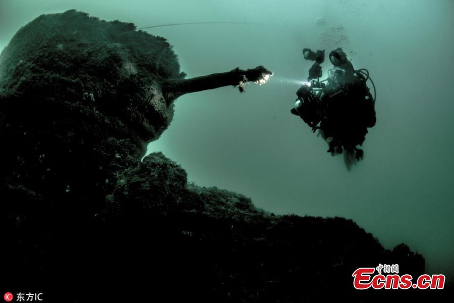 Photo taken by Paul Pettitt shows war tanks sunk during Operation Smash - a huge training exercise held on a Dorset beach in April 1944, just weeks ahead of the Normandy landings in 1944. Six lives were lost during the drill. Paul Pettitt, who photographed the wrecks with his wife Alison, said those pictures were done over the course of a whole summer. (Photo/IC)