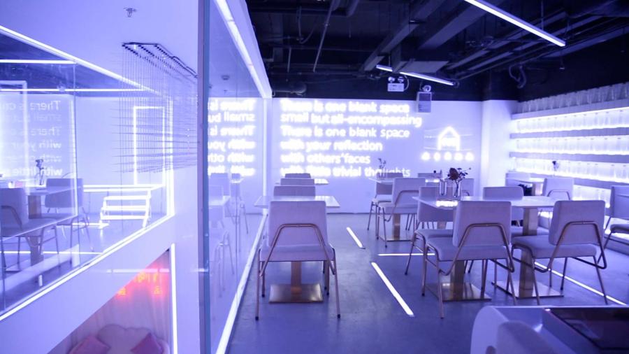 Dramatic lights that change colors and a white minimalist interior give the feeling of a laboratory environment. (Photo/CGTN)
Blank Lab, located on Sanlitun\'s China Red Street, is a typical example. The moment you step inside this inconspicuous store, you will feel as if you\'ve just been transported into a futuristic laboratory by a time machine. The fluorescent lighting throughout the entire shop keeps changing colors, leading you into a mysterious experimental zone that appears to be straight out of the latest sci-fi thriller. Blank Lab became an instant destination for youngsters to have their pictures taken and posted on various social media platforms like Instagram or WeChat.