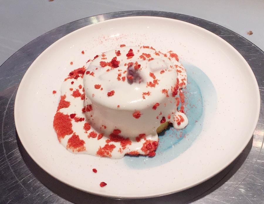 Mudflow cakes are a must-try item at Ming Kitchen. (Photo/CGTN)

Ming Kitchen owner Wu Mingxuan also mentioned that since they are unable to compete with the reputations of big brands, they have to win customers with visually stimulating food.