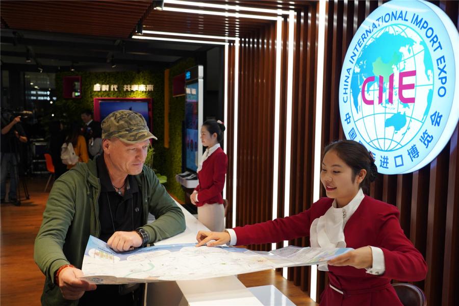 The first reception and service center for the upcoming CIIE is unveiled at Shanghai Hongqiao International Airport on Oct. 22. (Photo/chinadaily.com.cn)

According to Zhong Xiaomin, deputy chief of the China International Import Expo Bureau, these centers can offer visitors assistance regarding ways to reach the expo venue as well as lifestyle and travel services.

Covering an area of 60 square meters, the center serves as a platform for visitors to learn not just about the expo but the city as well.

Seats are available in the reception area where volunteers will answer questions related to the expo. Visitors can also access information through multimedia terminals installed at the center or through a map specially made for the expo.