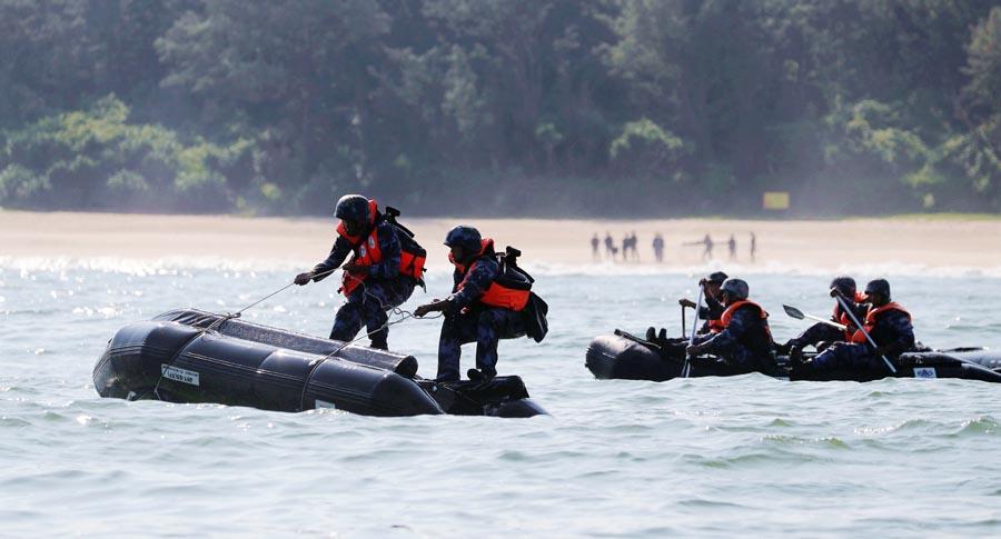 The PLA Navy Marine Corps special combat team conduct frogman training. (PHOTO/CHINA DAILY)

The Dragon Commando\'s pointed knife unit is the top team in the Marine Corps. And since its establishment, it has participated in escort operations in the Gulf of Aden nine times. 

It has also successfully competed in an international scouting competition and taken part in joint missions with Russia, Pakistan, Australia and the United States.