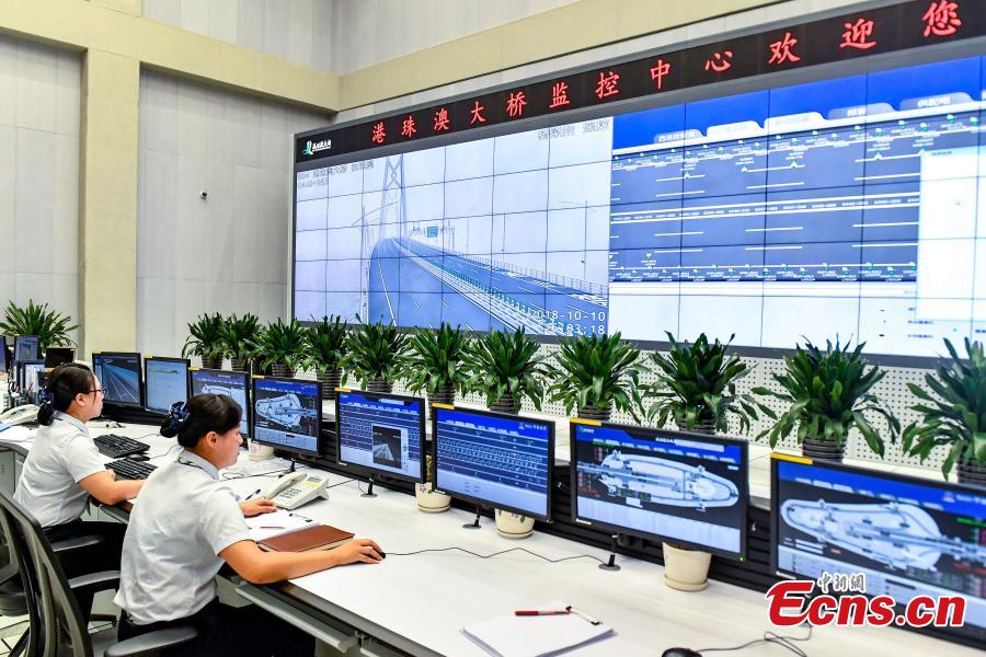 The monitoring center of the Hong Kong-Zhuhai-Macao Bridge. (Photo: China News Service/Chen Jimin)