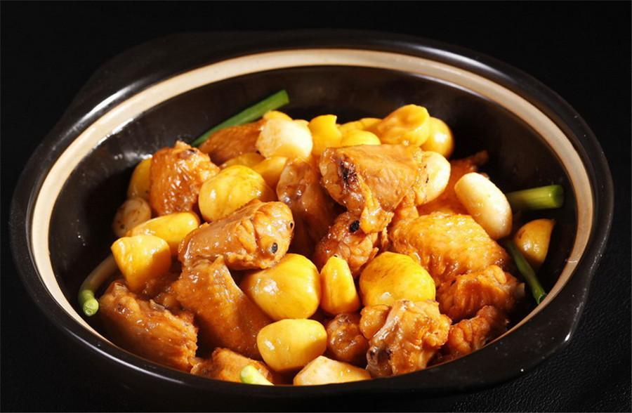 Eating duck & chestnuts 

It\'s a custom to eat duck on the first day of Frost\'s Descent in south Fujian province and Taiwan. There is a saying in Fujian which goes, \
