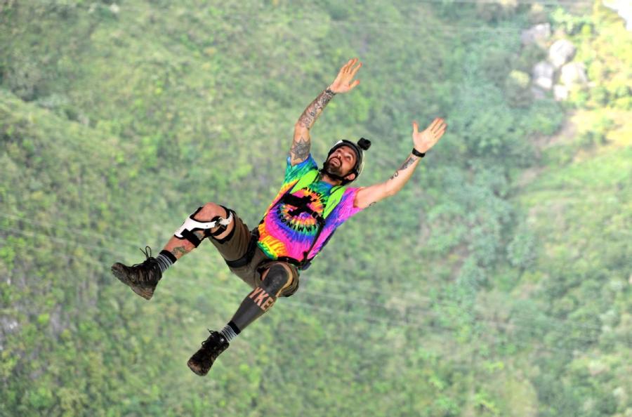 An athlete takes the plunge during the base jumping tournament. (Photo provided to chinadaily.com.cn)