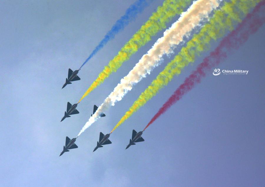 Six J-10 fighter jets attached to the August 1st Aerobatics Team of the Chinese People\'s Liberation Army (PLA) Air Force execute aerobatic maneuvers during the aviation open day at an airport in North China on October 20, 2018. (Photo/eng.chinamil.com.cn)